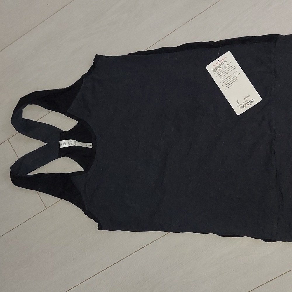 NWT lululemon tank sz6 Super comfy To and Flo RARE